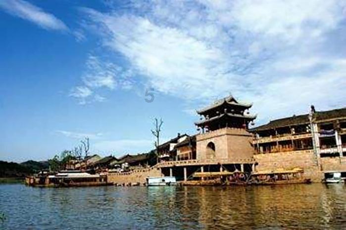 逃出林中村